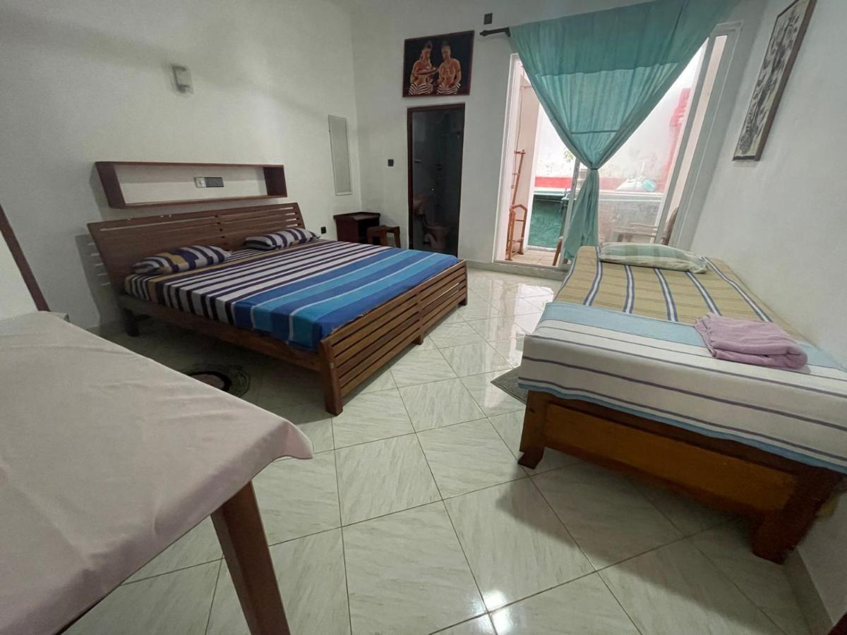 Happy Tuna Guesthouse ฮิกคาดูวา ภายนอก รูปภาพ