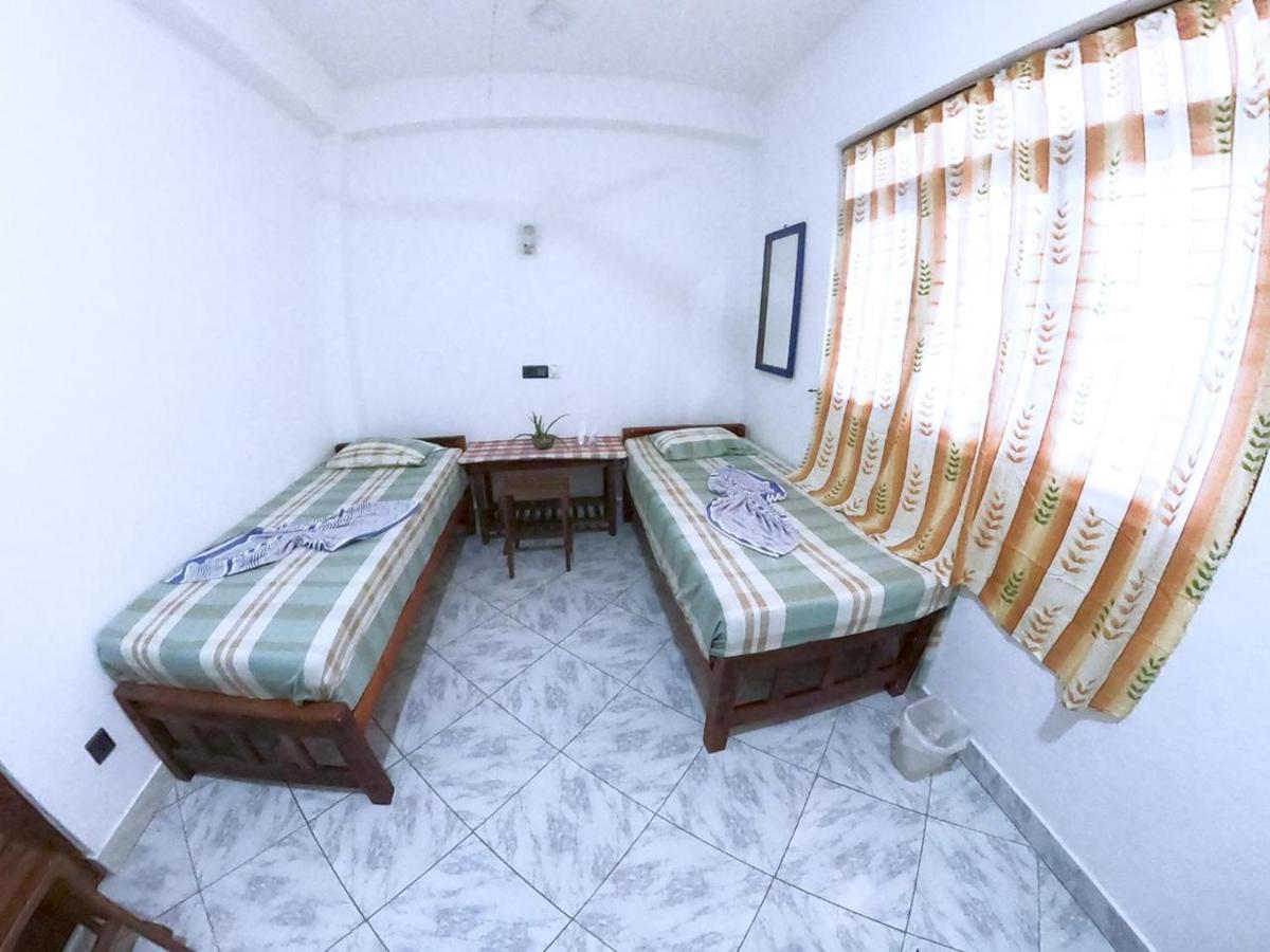 Happy Tuna Guesthouse ฮิกคาดูวา ภายนอก รูปภาพ