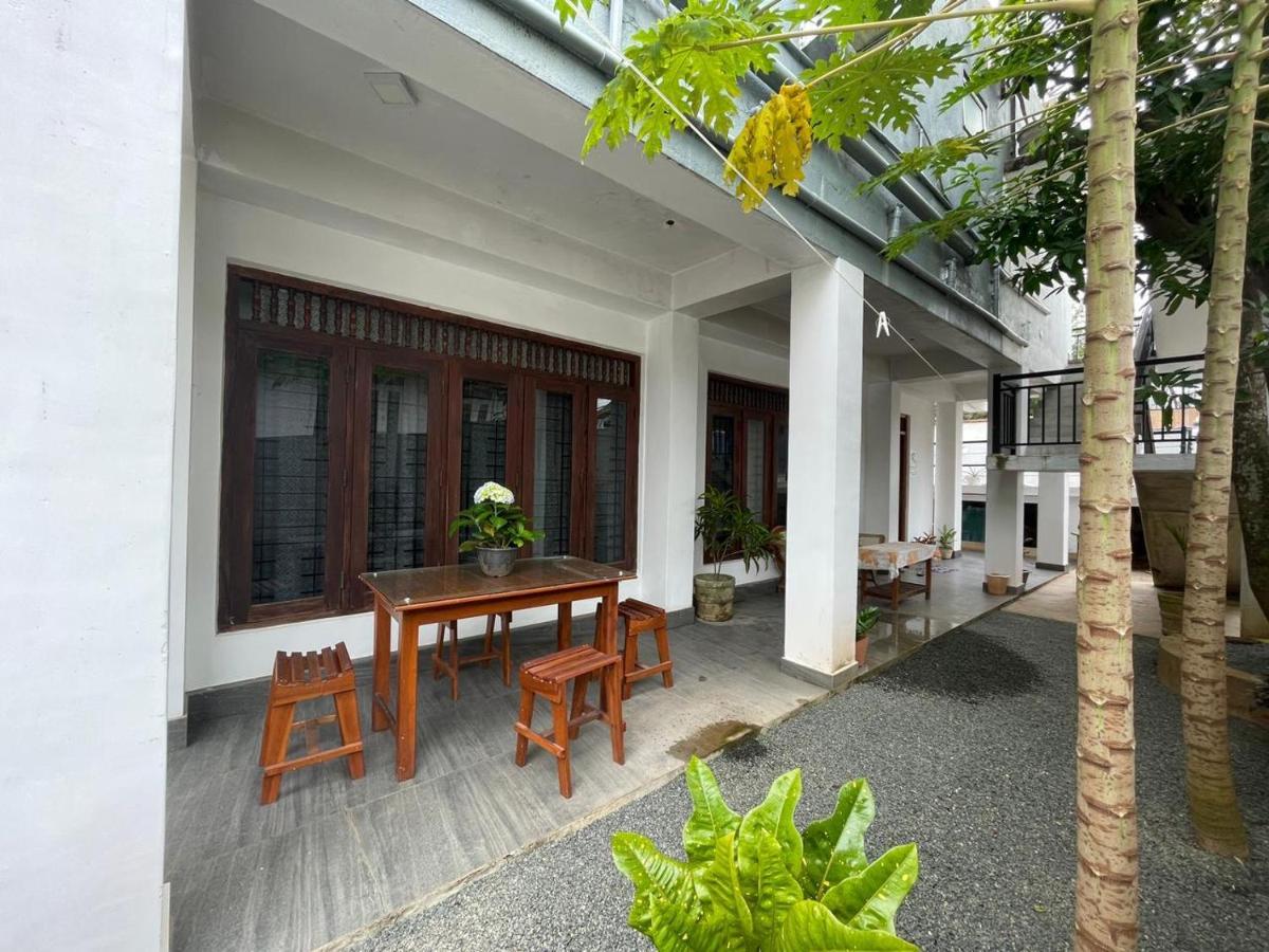 Happy Tuna Guesthouse ฮิกคาดูวา ภายนอก รูปภาพ