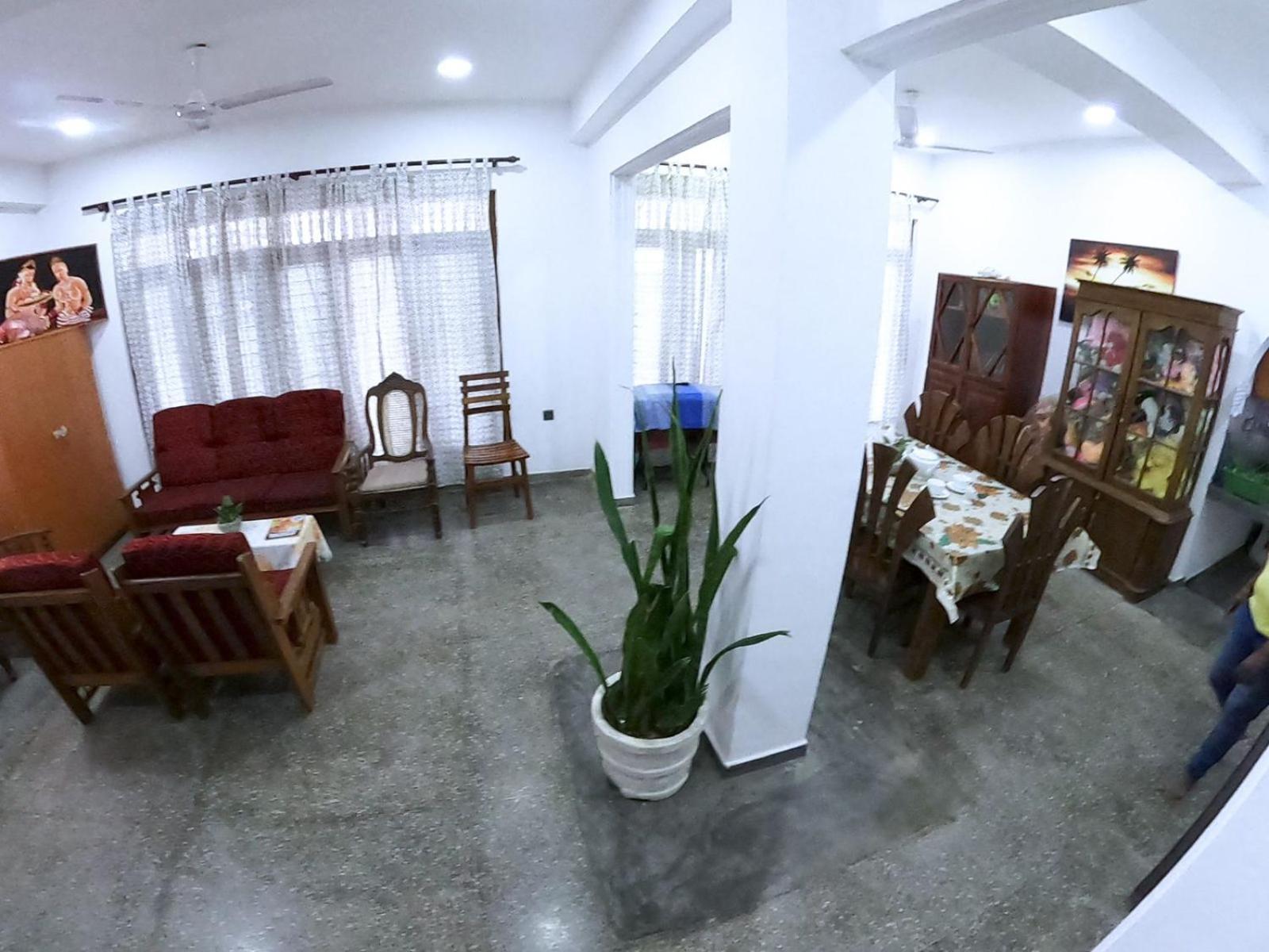 Happy Tuna Guesthouse ฮิกคาดูวา ภายนอก รูปภาพ