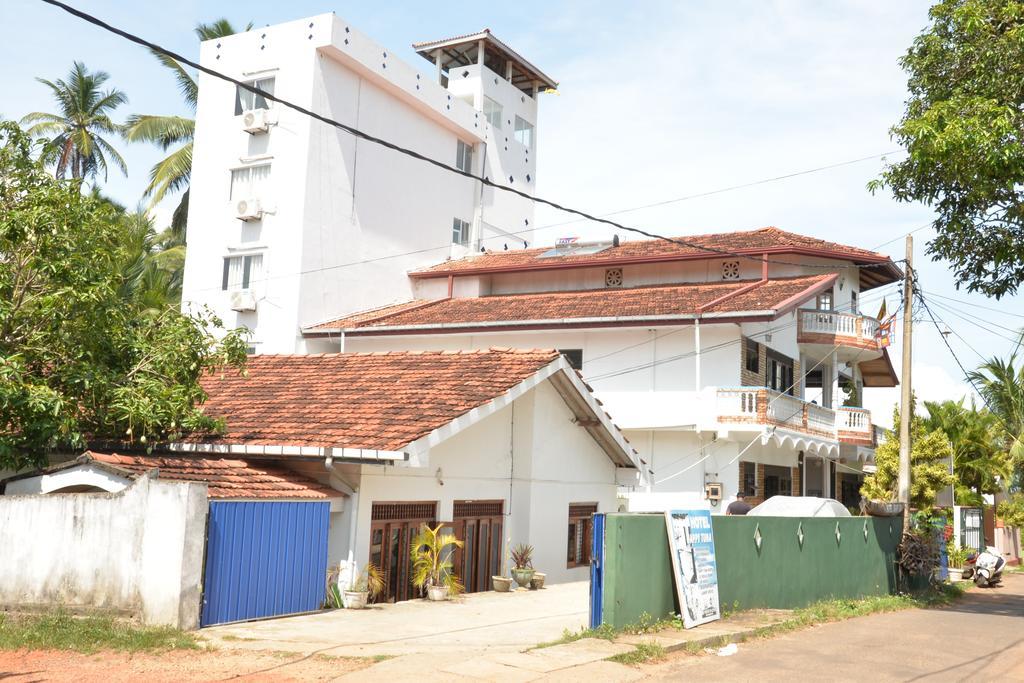 Happy Tuna Guesthouse ฮิกคาดูวา ภายนอก รูปภาพ
