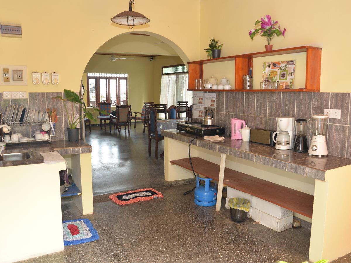 Happy Tuna Guesthouse ฮิกคาดูวา ภายนอก รูปภาพ