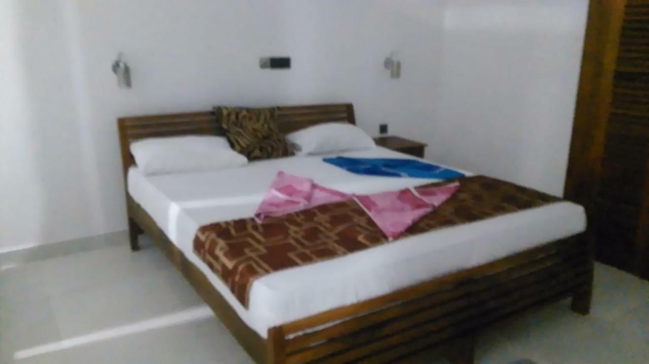 Happy Tuna Guesthouse ฮิกคาดูวา ภายนอก รูปภาพ